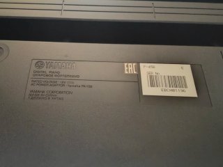 Piano Eléctrico Yamaha con Soporte