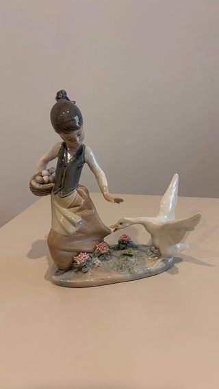 Figura Lladró Niña con Ganso