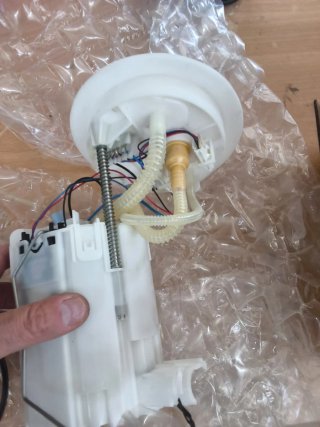 Bomba Combustible HELLA 8TF 358 303-851
