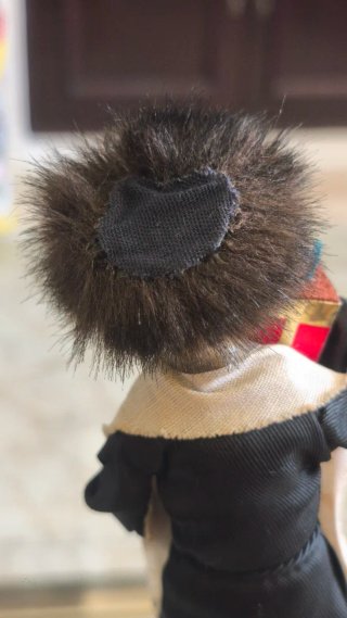 Figura Vintage Rabino Judío Jasídico con Torá