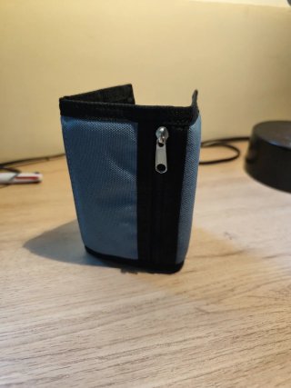 Cartera Reebok azul y negra