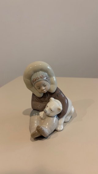 Figura Lladró Niña con Oso Polar