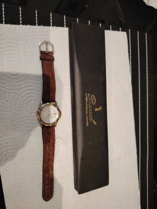 Reloj Bassel con Correa de Piel