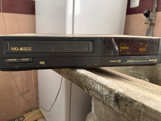 Reproductor VHS Sharp y 22 cintas