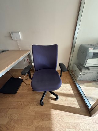 Mobiliario de oficina completo