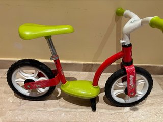 Bicicleta sin pedales Smoby roja y verde