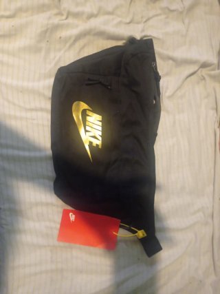 Riñonera Grande Nike Negra y Dorada