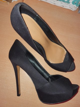 Zapatos de tacón Stradivarius negros
