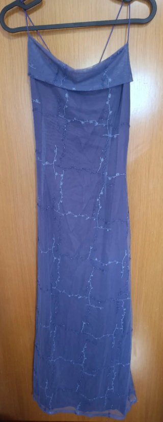 Vestido fiesta lila con bordado