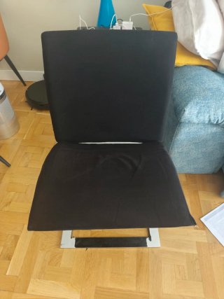 Silla negra diseño moderno