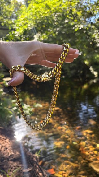 Cadena chapada en oro