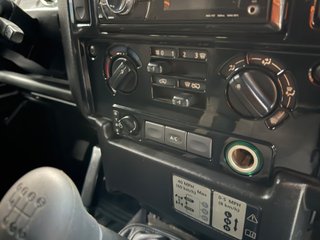 LAND-ROVER Defender 90 SW S