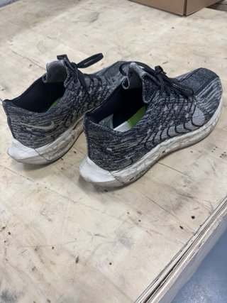 Zapatillas Nike Negras y Grises