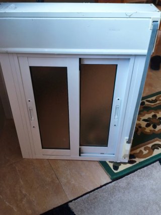 Ventana Corredera Blanca con Persiana
