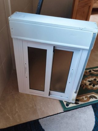 Ventana Corredera Blanca con Persiana