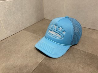 Gorra Azul con Bordado de Estrellas