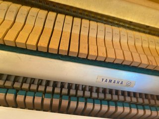 Piano Vertical Yamaha color Marfil