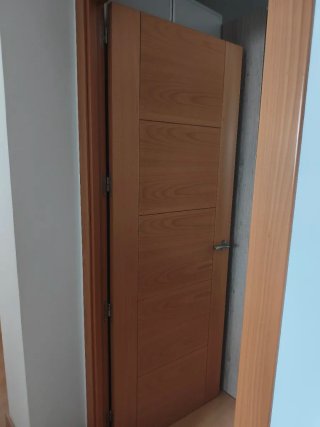 Conjunto puertas fijas y correderas madera maciza