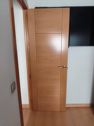 Conjunto puertas fijas y correderas madera maciza