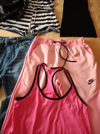 Lote de 8  prendas de ropa para chica.