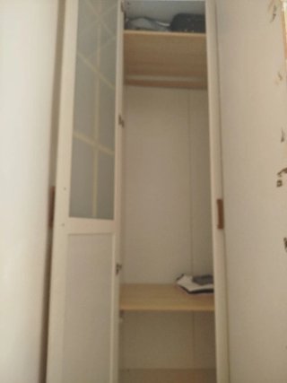 Armario blanco de madera