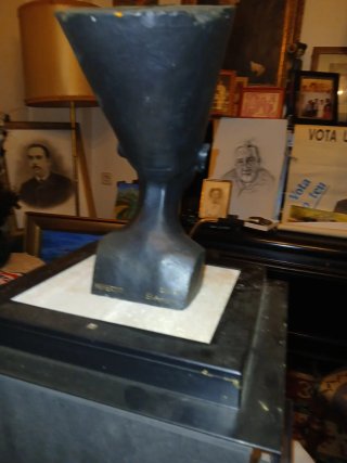 Busto de Nefertiti con Soporte y Placa
