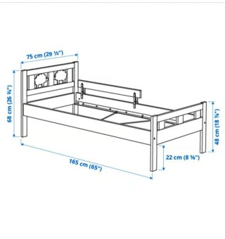 Cama infantil de madera con diseño de ovejas