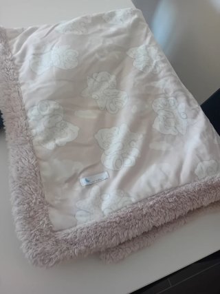 Pack de buzo de 9 meses y manta beige. Muy calenti