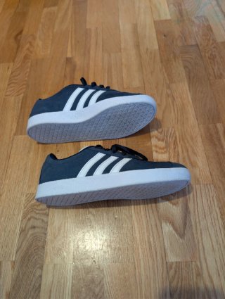 Zapatillas Adidas Gris y Blanco