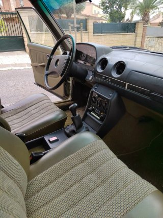 Mercedes-Benz 200 1978