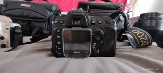 Lote Cámaras Nikon D200 y F50 con Accesorios