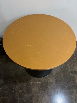 Mesa Redonda con Base Negra