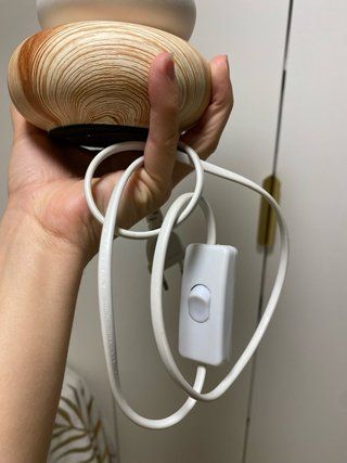 Lámpara de mesa apilada madera y tela