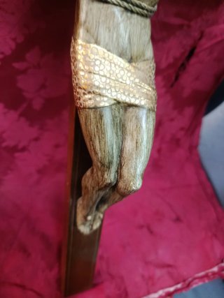 Crucifijo antiguo de la escultora Lucienne Euvelma