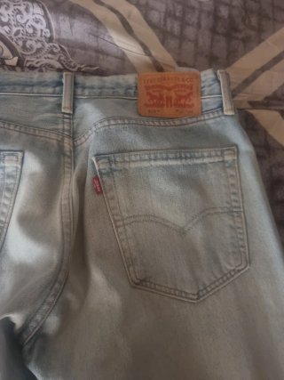 Pantalón de chándal Adidas y vaquero Levi's