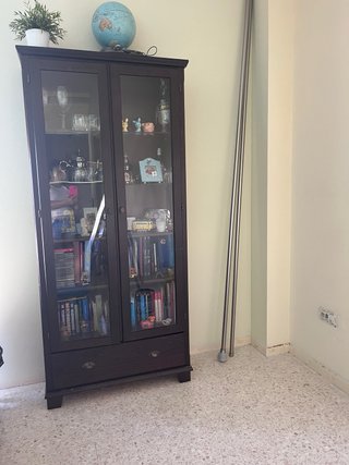 Vitrina de comedor de madera y cristal