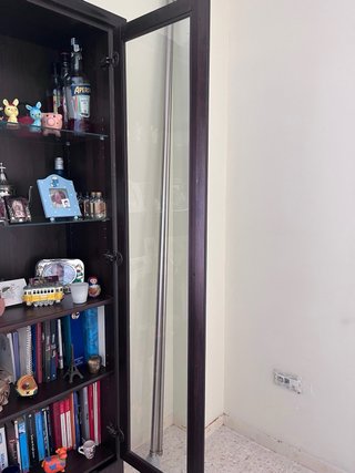 Vitrina de comedor de madera y cristal