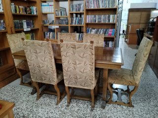 Conjunto de comedor clásico de madera con