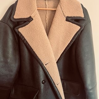 Abrigo Zara efecto piel con borreguillo