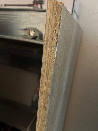 Armario de madera con diseño moderno