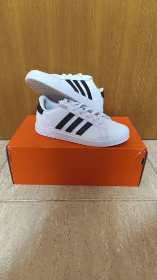 Zapatillas Adidas niño blancas y negras