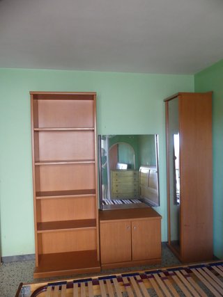 Dormitorio completo: armario, cama y más