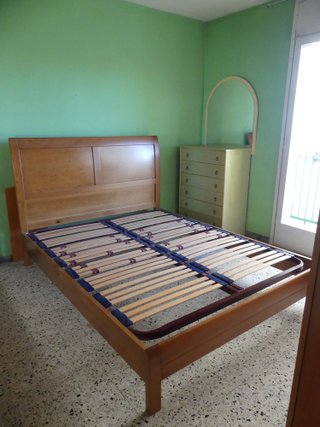 Dormitorio completo: armario, cama y más