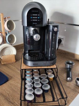 Cafetera Cecotec Cumbia Negra Incluye portacapsula