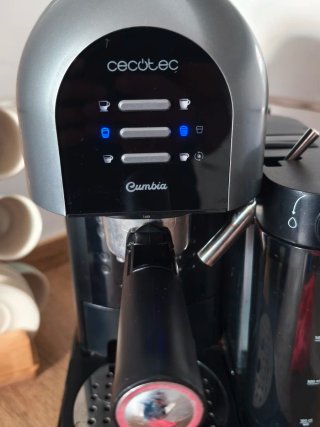 Cafetera Cecotec Cumbia Negra Incluye portacapsula