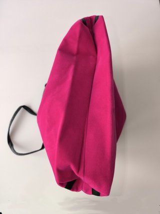 Bolso Tote Fucsia con Detalles Cuero Negro