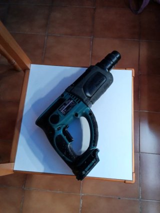 TALADRO MAKITA PERCUTOR CINCELADOR DHR202