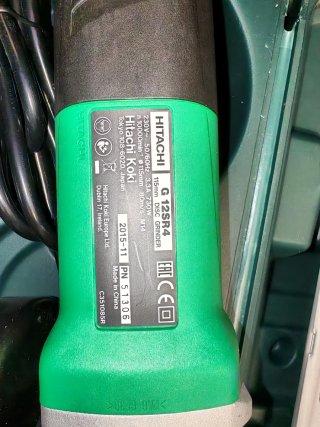 Radial Hitachi con disco y accesorios 10000rpm