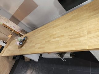 Dos tablas de madera de mostrador y un escritorio