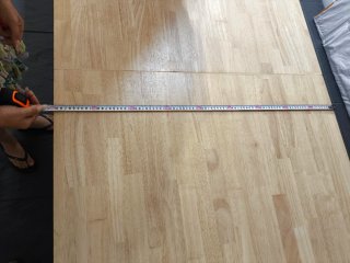 Dos tablas de madera de mostrador y un escritorio